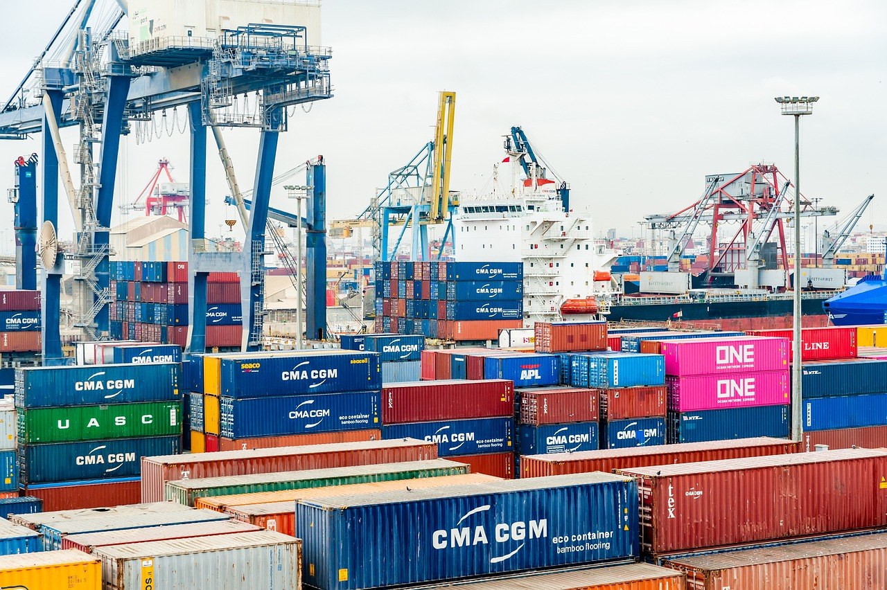Container terminal with cranes loading export cargo containers