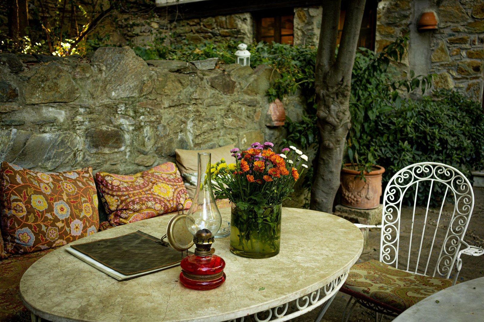 Commercial Outdoor Furniture MOQ: Complete Negotiation Guide — SOLAIREVA factory quality