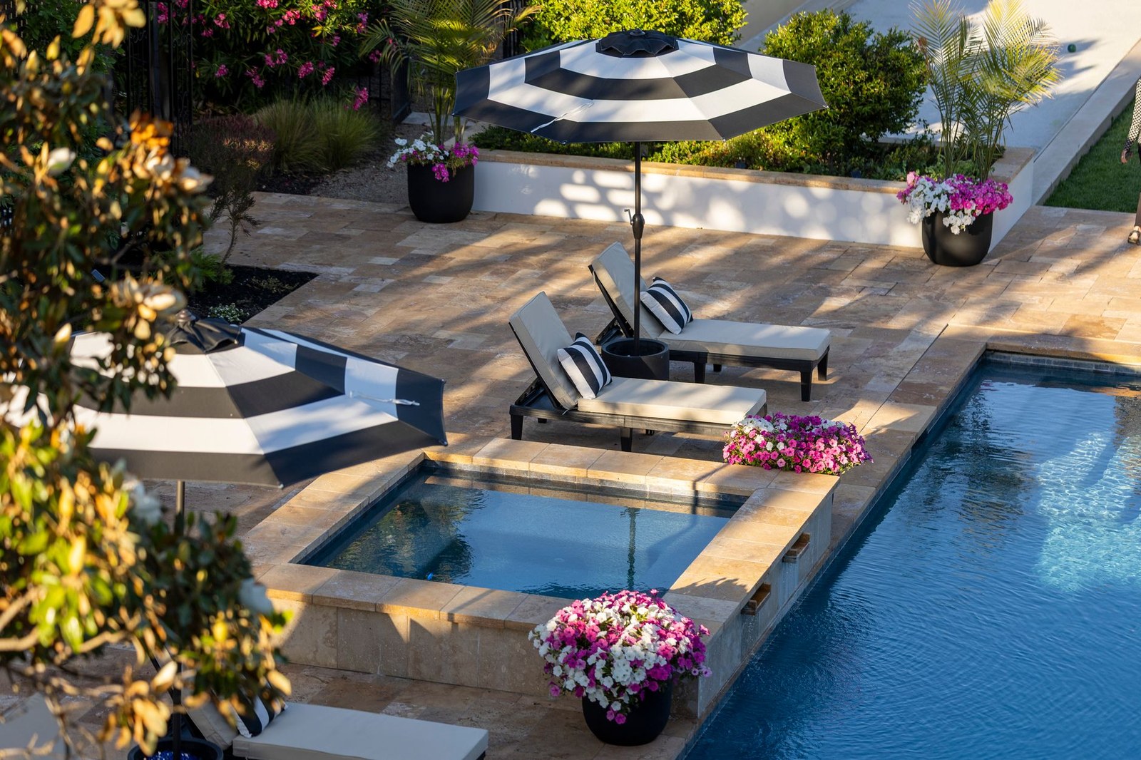 Stainless steel outdoor furniture on a hotel poolside terrace, 304 vs 316 buying guide