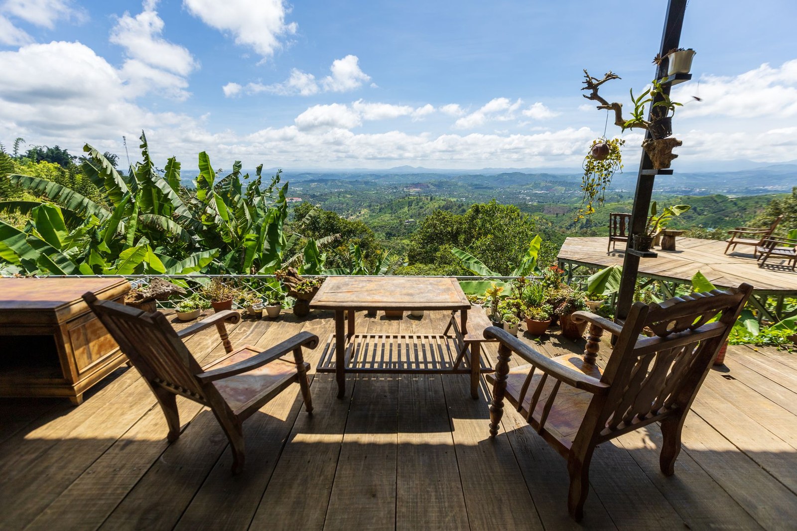 How to choose UV-resistant outdoor furniture materials — SOLAIREVA factory quality