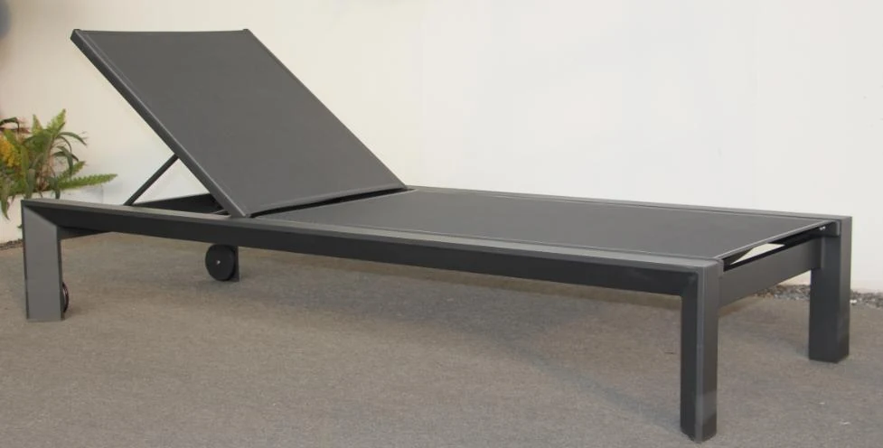 SV-F0250 كرسي استلقاء للمسابح والتراسات · تصميم مزود بعجلات