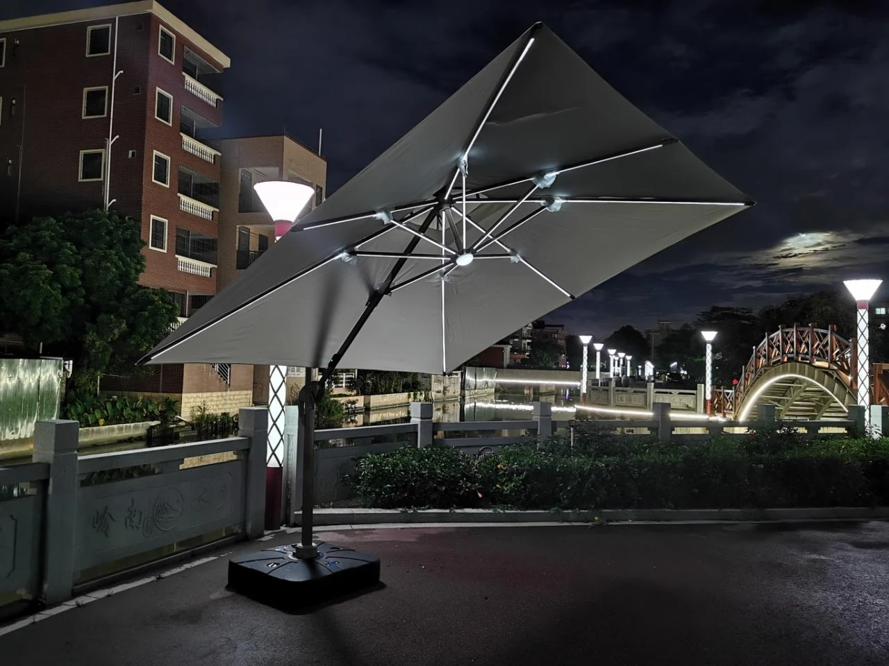 SV-U0020 侧柱户外遮阳伞 · 带灯配置